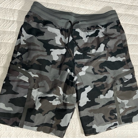 Under Armour Cargo Shorts Elite Fitted Printed Camo Gray 1373868 Mens Large - Picture 1 of 6